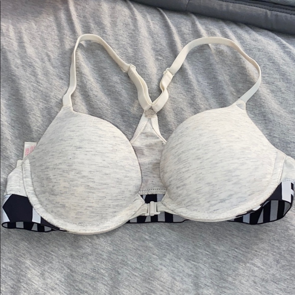 VS pink bra